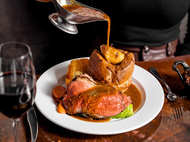 Roast dinner at Hawksmoor Restaurant in Liverpool © Underdog Restaurants/The Hawksmoor/Cal Holland