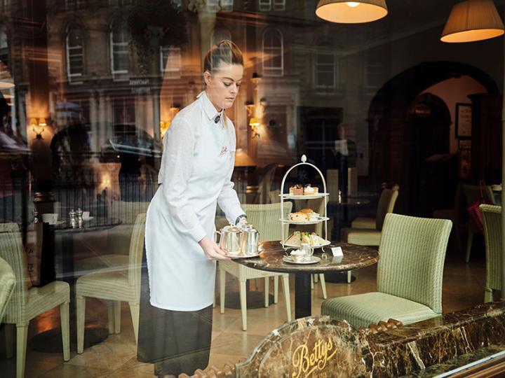 Betty&#039;s Cafe Tea Rooms in Harrogate © Visit Britain