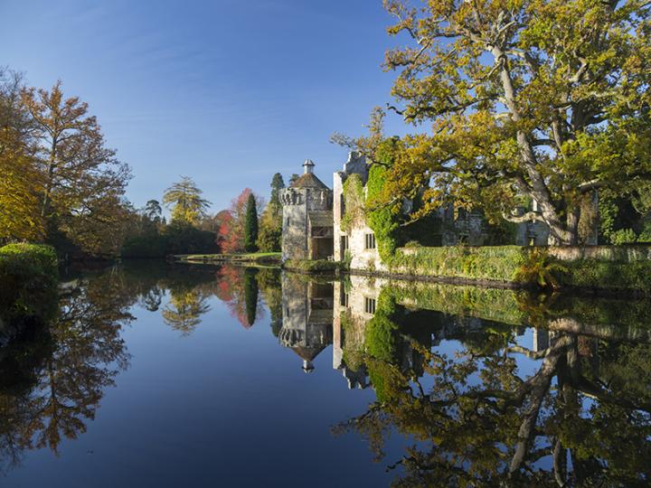 Autumn at Scotney Castle in Kent © National Trust Images/John Millar